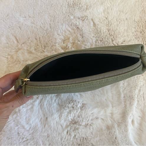 Anthropologie  Solid Lined Pebbled Faux Vegan Leather Green Zipper Clutch Pouch