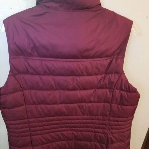 Tommy Hilfiger  size large cranberry colored vest puffed quilted vest. Bust 42