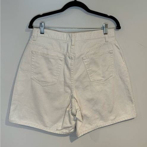 Liz Claiborne  Vintage 90’s Cream 6” High Rise Denim Mom Shorts