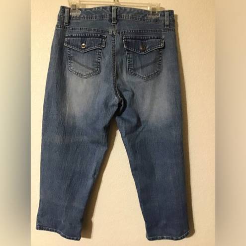 Sonoma Women Capri jeans. . Size 6.