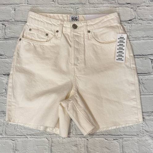 Urban Outfitters NWT  90's Denim Long Inseam Short in Cream