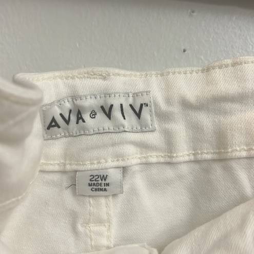 Ava & Viv New Sz 22 - Bermuda- Women's Plus Size High-Rise Jean Shorts - - White-