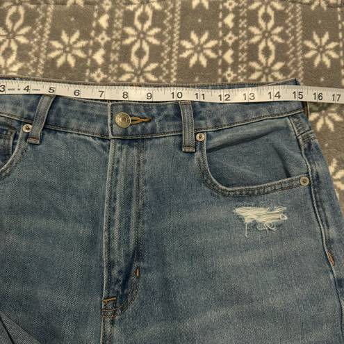 American Eagle high waisted Mom Jean Ripped Knee 3064 Size 10