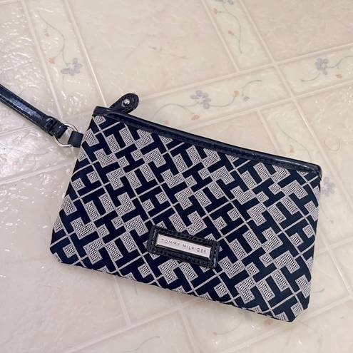 Tommy Hilfiger  Wristlet Wallet