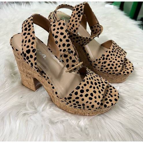 Soda  Leopard Animal Print Chunky Platform Sandal Heels Ankle Strap Size 6.5