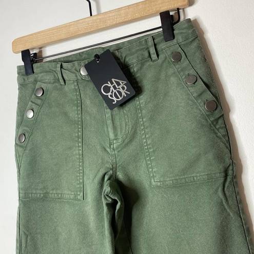 Chaser  NWT Revolve Bermuda Canvas shorts Small green