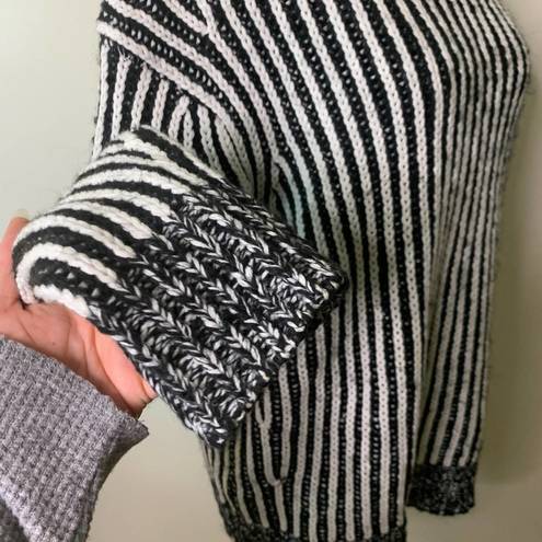 Elizabeth and James  Black and White Sweater Women's Medium