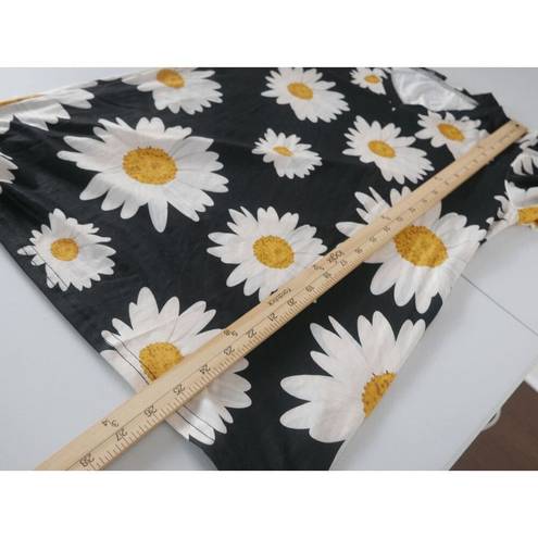 Daisy Women's Black & Yellow  V-Neck Tee S #3324-B3