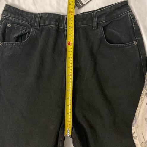 Pretty Little Thing  Black Mom Jean Size 12