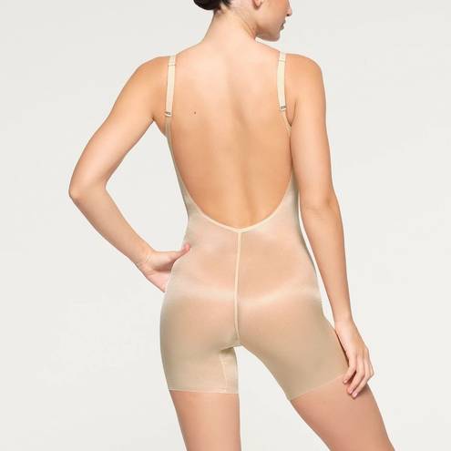 SKIMS  Barely There Low Back Mid Thigh Bodysuit Shapewear in Sand Size XS