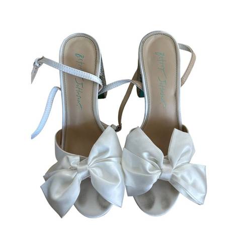 Betsey Johnson Betsy Johnson - Maddy Dressy Bow Platform Sandals in White & Silver