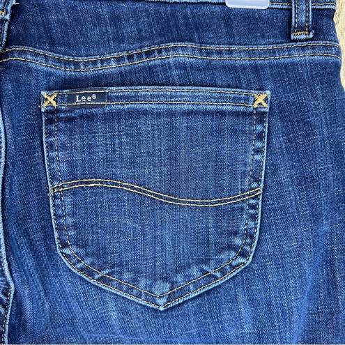 Lee  Size 12 Petite Relaxed Fit Straight Leg Midrise Dark Blue Jeans 5 Pockets