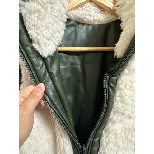 Tuckernuck  leather and shearling beckham reversible vest green size Large