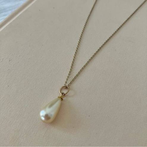 American Vintage Vintage “Elfa” Teardrop Pearl Charm Pendant Necklace Champagne Iridescent Classic 