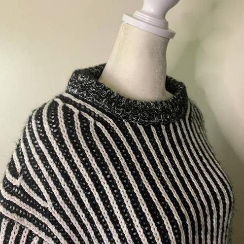 Elizabeth and James  Black and White Sweater Women's Medium