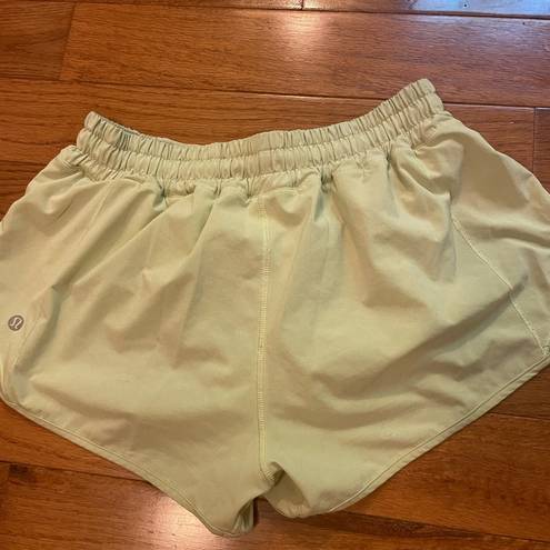 Lululemon  Hotty Hot Low Rise 2.5” Shorts Size 8 Crispin Green