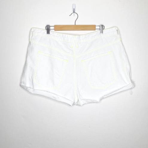 Good American  Plus Size Good 90's Denim Short Raw Hem in White Size 14 or 32