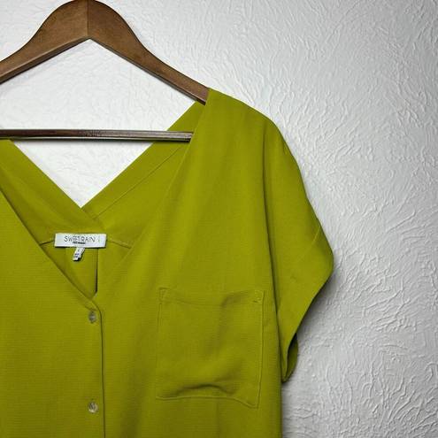 Sweet Rain  Women’s Large Chartreuse Green Short Sleeve Lightweight Pocket Blouse