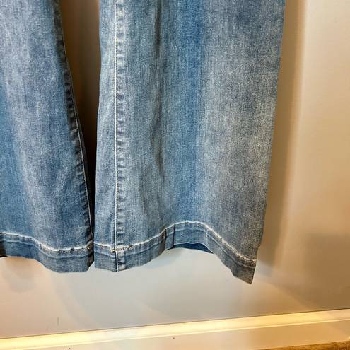 Torrid Jeans Feel The Fit 18R Medium Stone Wash Whiskering Flare 3 Button Zip