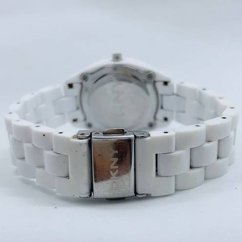 Relic DKNY NY-4925 Quartz Analog 31mm Women's Watch 5 Atm WR white plastic band 7”