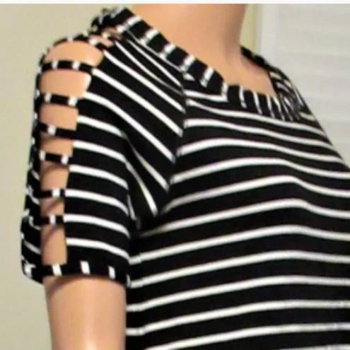 August Silk NWT  Black White Striped Cold Shoulder Shift Dress Short Sleeve Small