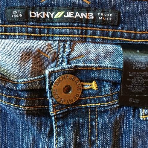 DKNY Vintage straight leg Jeans classic blue size 4