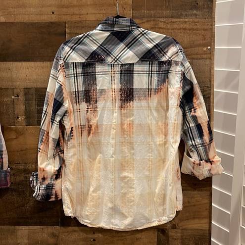 Eighty Eight Super cute Women’s Bleached Plaid shirt