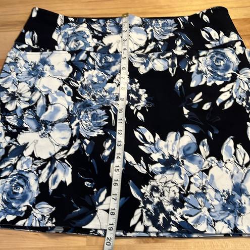 Krass&co S.C. &  Pull-on Blue Floral Skort