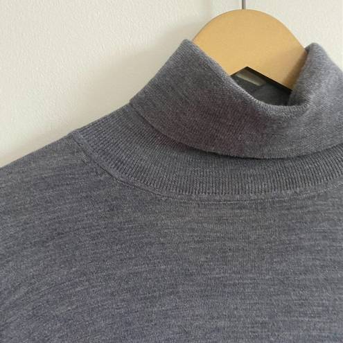 Tahari  Gray Wool Turtleneck Sweater