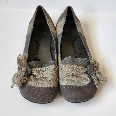 BKE  Tomgirl gray canvas lace bow contrast flats size 10