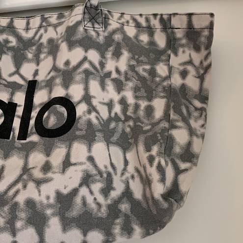 Alo Yoga  Gym Bag/Large Shopper Tote Grey Tiedye