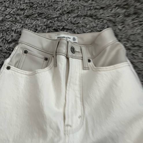 Abercrombie & Fitch  Cream and Leather 90s Straight Leg Pants size 23 000