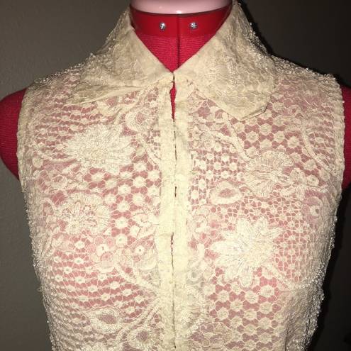 Carmen Marc Valvo 🧳 Carmen Marc Volvo Blouse with sequence & faux pearls.