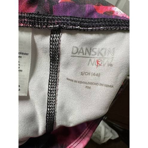 Danskin  Now Fitted Pink/Red Floral Print Capri's Size Small