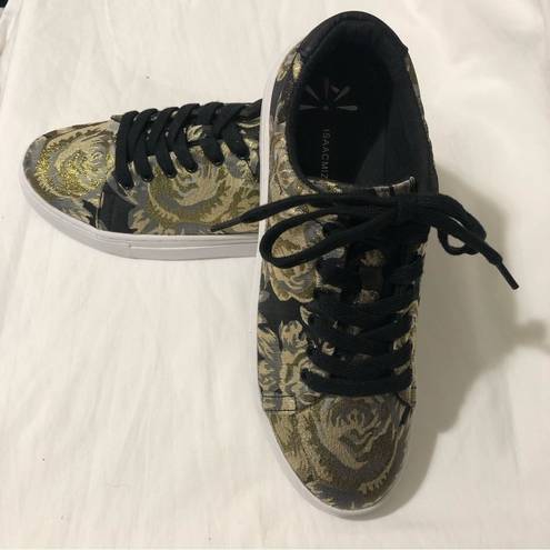 Isaac Mizrahi  Sneaker Size 8.5 Gold Silver Metallic Beckie Floral Fabric NEW