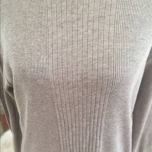 DKNY  Gray Long Sleeved Crew Neck Ribbed Design Lightweight Sweater Size M