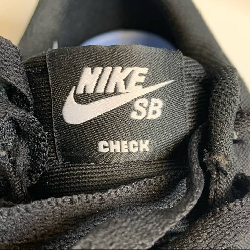 Nike SB Check Solarsoft Canvas Skate Shoes
921463-010
Women’s 7.5 Black/White