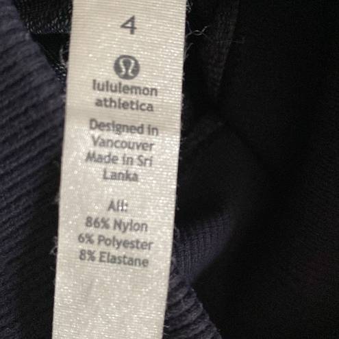 Lululemon New High rise Free to Flow Crop in navy specks patterns leggings, size 4