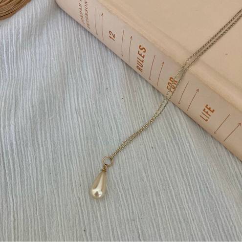 American Vintage Vintage “Elfa” Teardrop Pearl Charm Pendant Necklace Champagne Iridescent Classic 