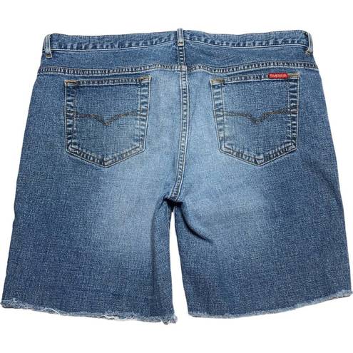 Guess  (32) Women's Y2K Blue Medium Wash Cut Off Bermuda Jean Shorts Denim