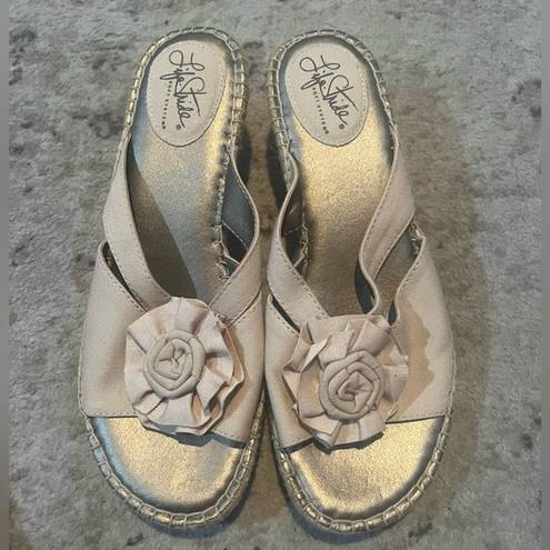 Life Stride NWB  Womens Floral Wedge Slide Size 9 Beige