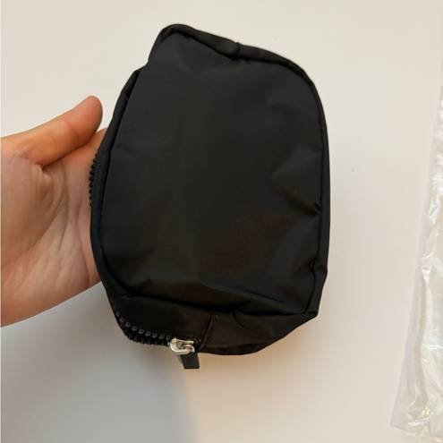 Lululemon  mini make up bag black color