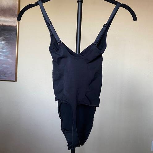 SKIMS NWOT  Seamless Sculpt Thong Body Suit Onyx Size S