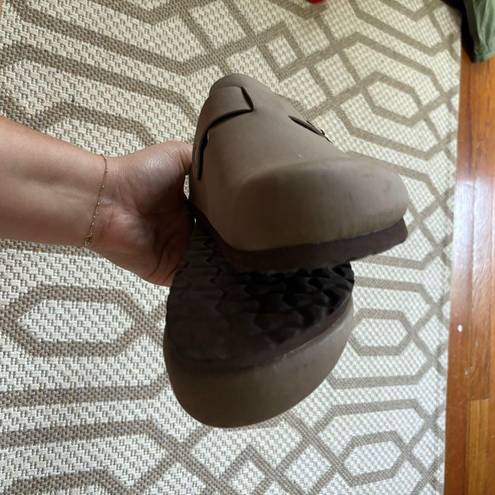 Cushionaire Taupe Slip On Clogs Boston Style Size 6.5