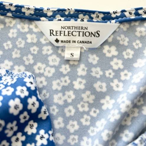 Northern Reflections  Blue Flower T-Shirt Small