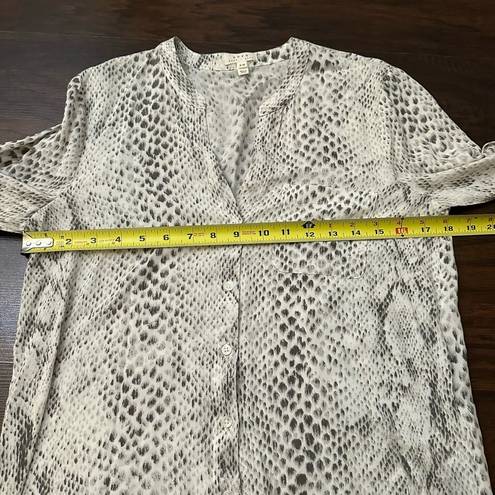 Joie Soft  white & gray animal print long sleeve button down top size XS