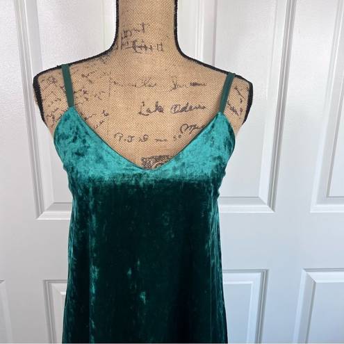 Bobeau Sz M  Green Velvet Spaghetti Strap Dress