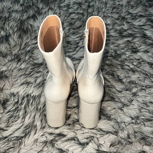 Jessica Simpson  Cream Platform Ankle Boots