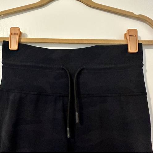 Vuori  Black Jogger Sweatpants