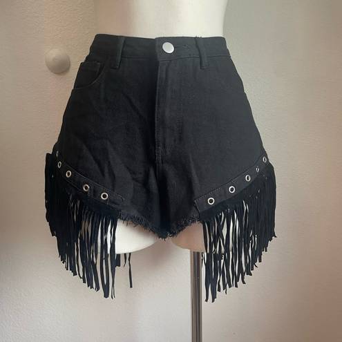 Fantastic Fawn  Nwt grommet eyelet fringe hem black denim shorts size small